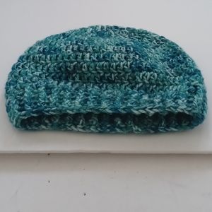 NWOT Hand Made Knitted Slough Toboggan Hat Girls blues greens multicolored